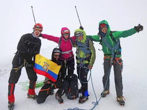 Mit Daniel, Karl, Adriana, Darwin und Beni nicht auf dem Bild ist Nico