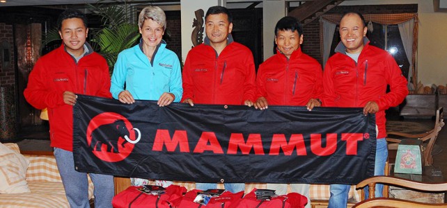 Aktivferien Nepal Team mit Christine Büchi und Mingmar Sherpa