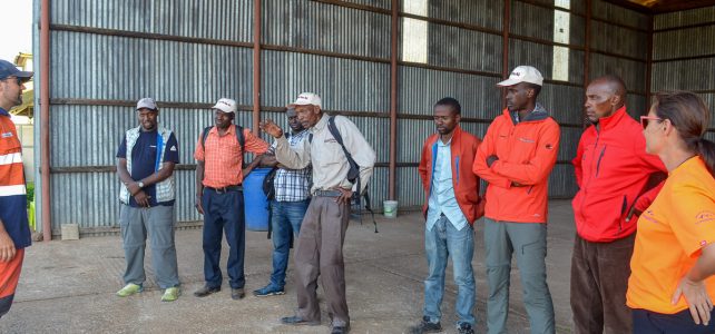 Ausbildung für unsere Kilimanjaro Guides Ausbildung für unsere Kilimanjaro Guides