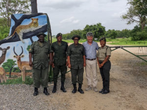 Treffen mit Ranger des Mikumi Nationalparkes